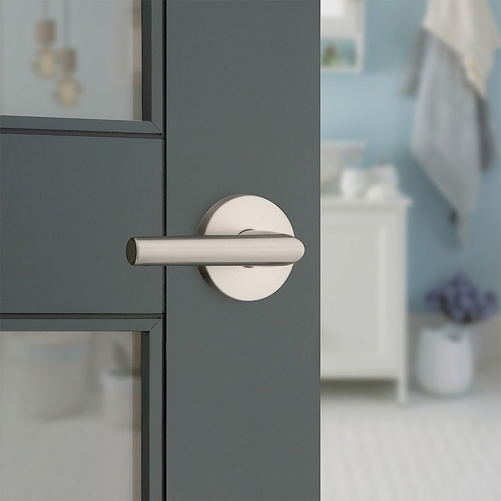 Manija Milan Kwikset Signature Series para Baño (Privacidad) - Acabado Níquel Satinado