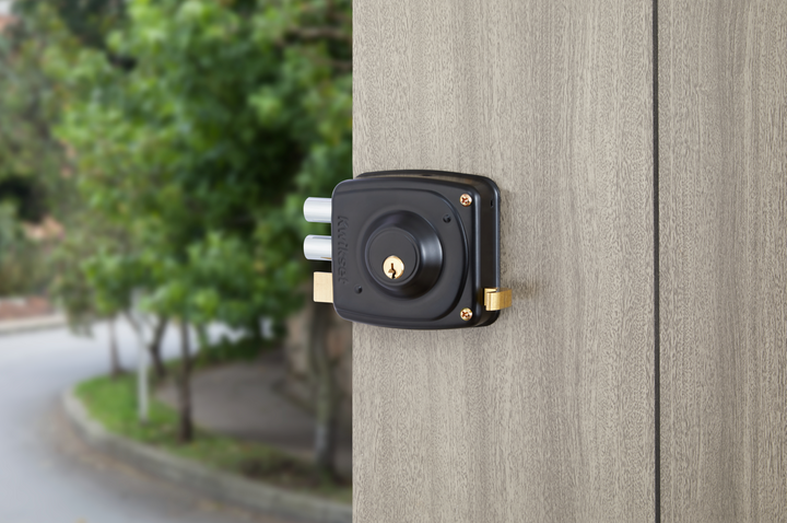 Cerradura Rimlock 50mm Kwikset - Sobreponer Blindada, Derecha, Acabado Negro